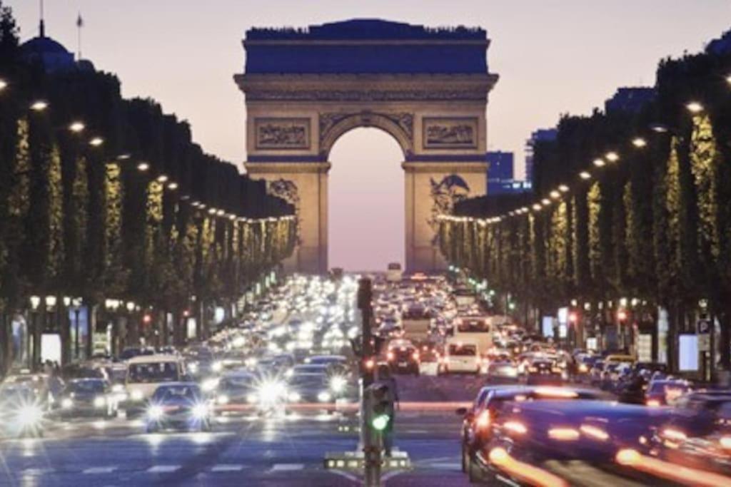 Paris Sacre Coeur Montmartre Et Tour Eiffel, 8 People, Διαμέρισμα Εξωτερικό φωτογραφία